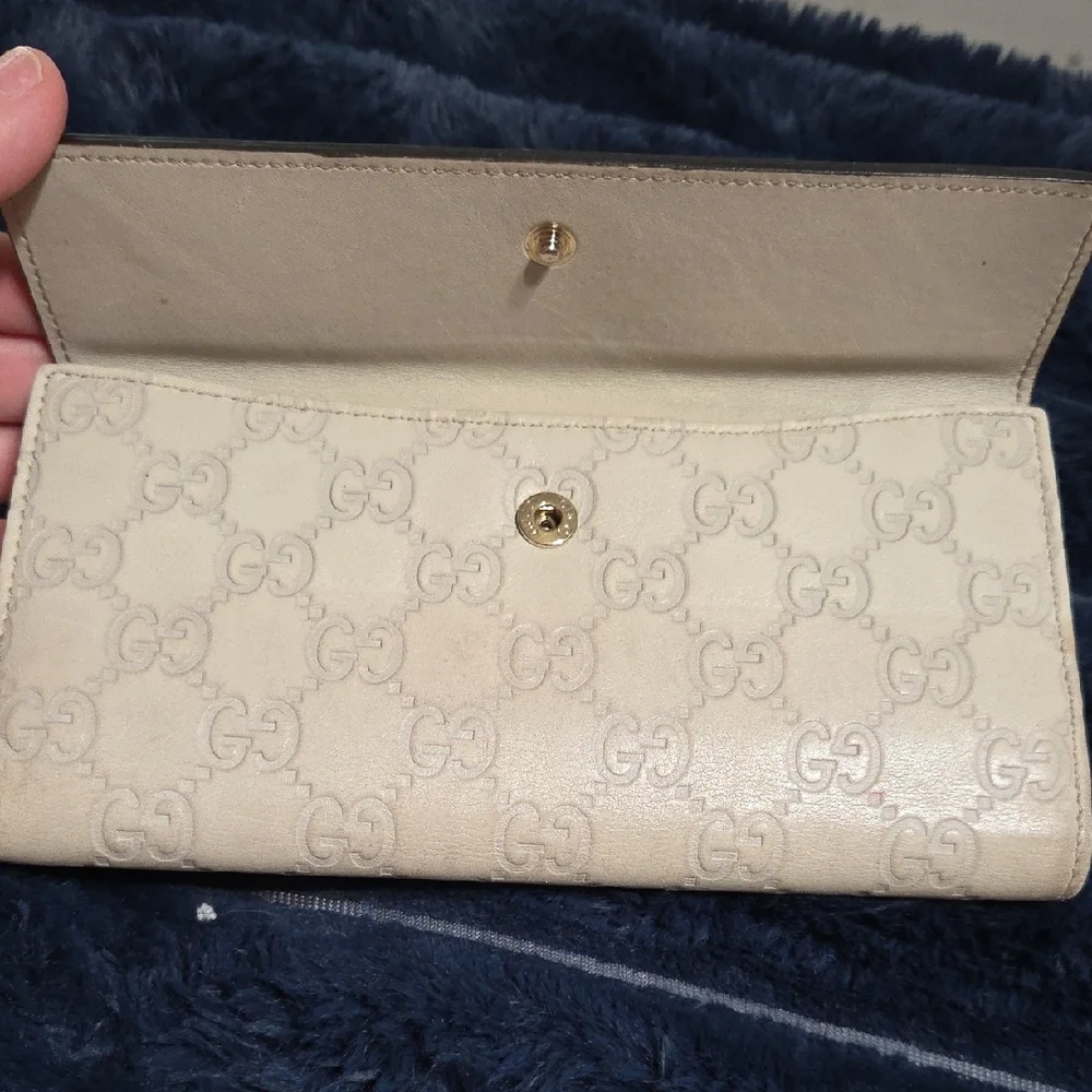 Gucci Beige Wallet with Gold Accent - Picture 8 of 12